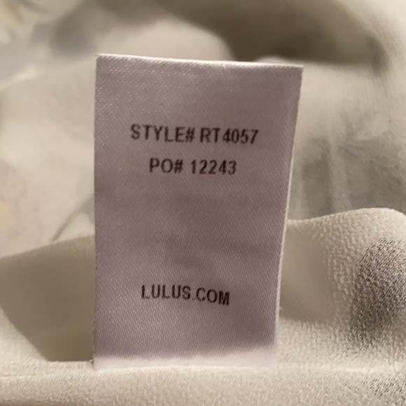 Lulu’s Lucrezia Floral Wrap Top M LAST PRICE DROP B4 DONATION - Picture 13 of 15